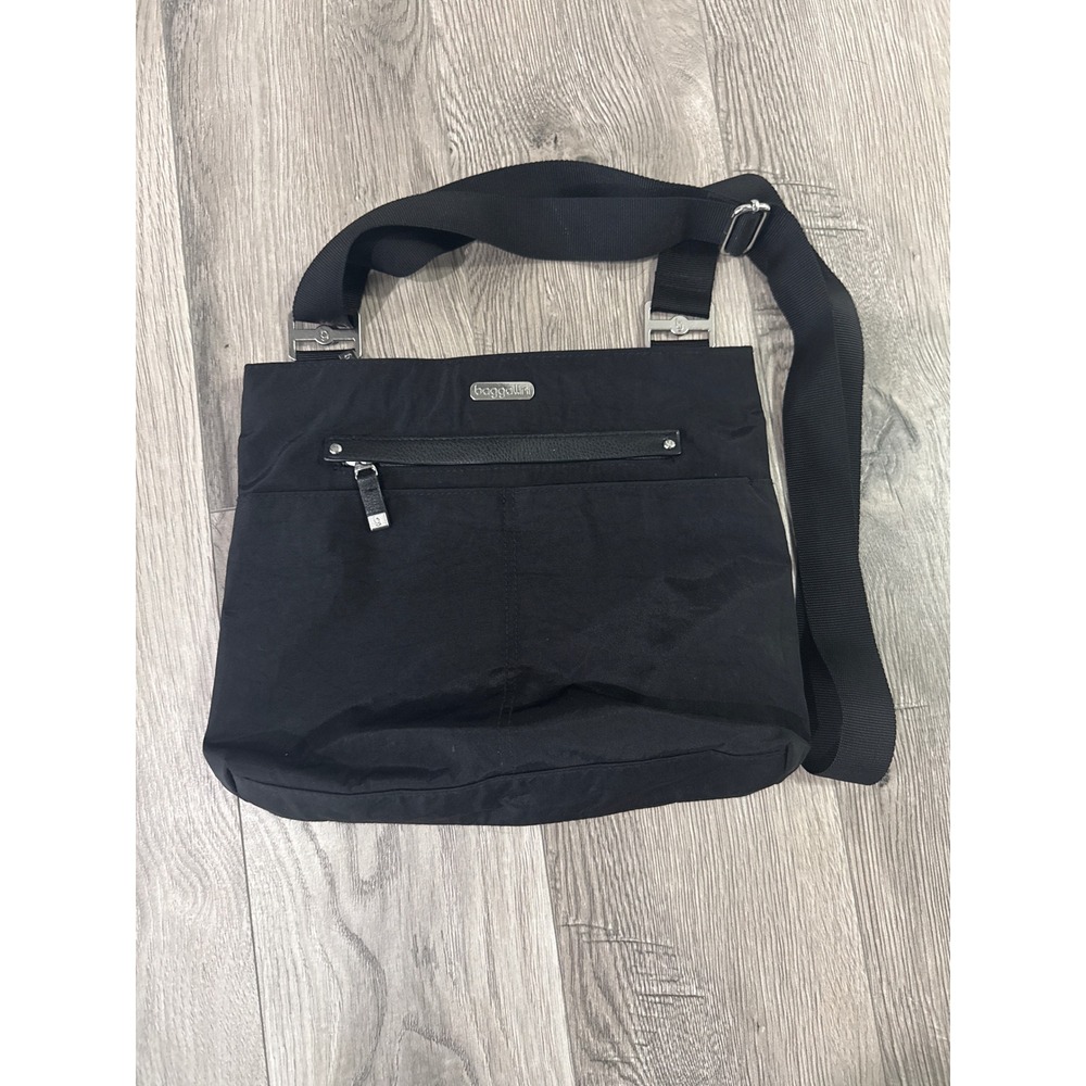 Baggallini Black Nylon Crossbody Bag Travel Shoulder Purse with Card Slots